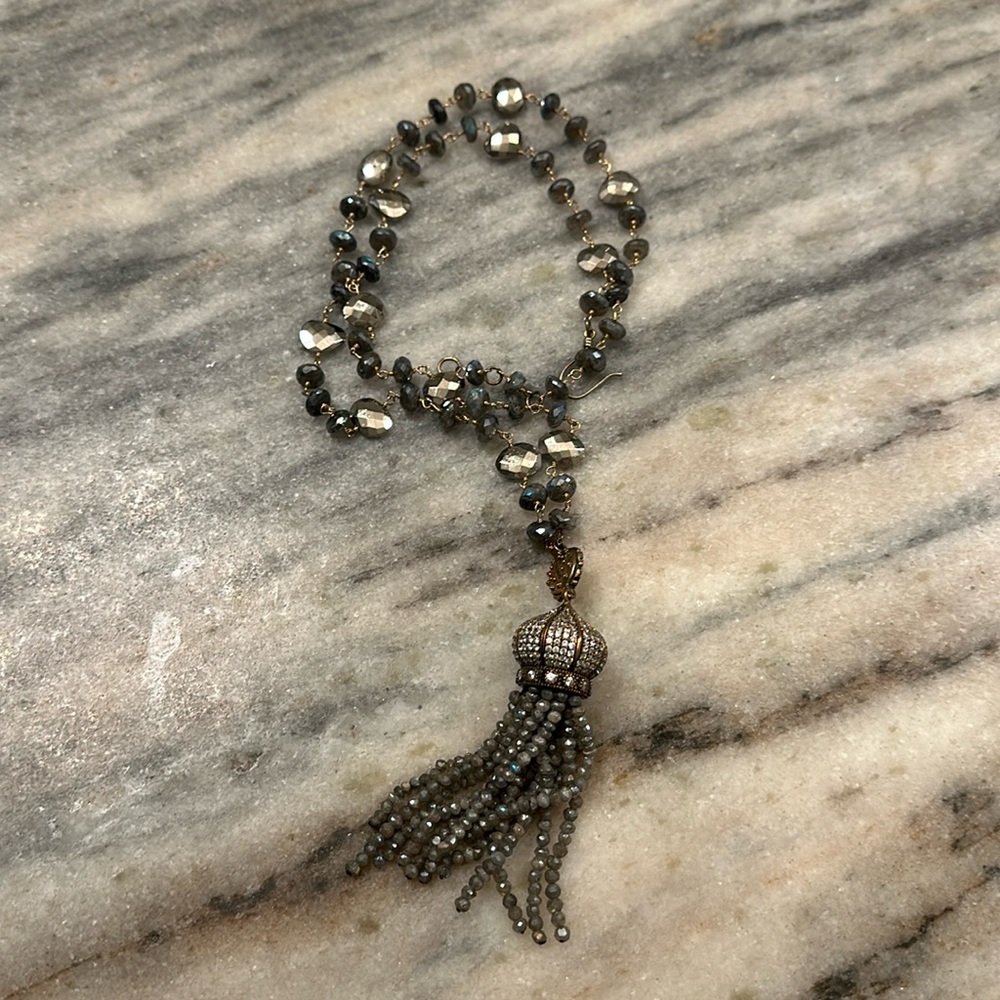 Silver glass stone with gold plated chain and druzy jellysfish like pendant